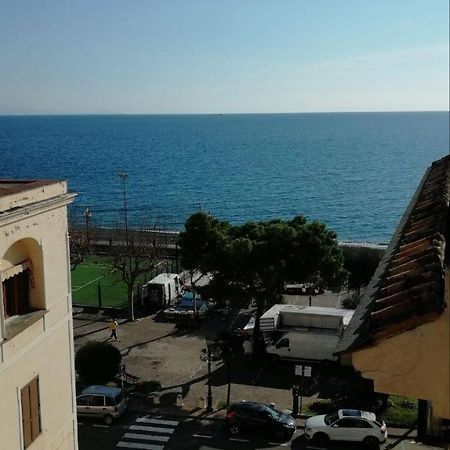 Brasca Amalfi Rosa Canina Minori Bagian luar foto